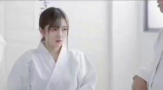 琼恩·雪诺幼师超经典返场，小酌后被我无套爆操！瘫软在沙发！